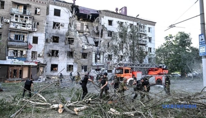 Федоров підтвердив загибель дитини під завалами: третя жертва удару по Запоріжжю 19 липня