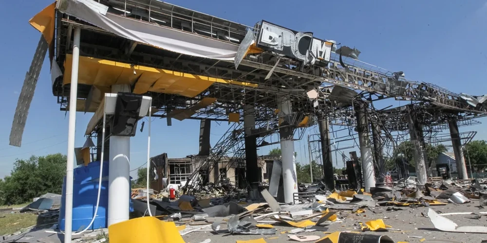 Дим від пожежі в Житомирі після удару по паливному обʼєкту