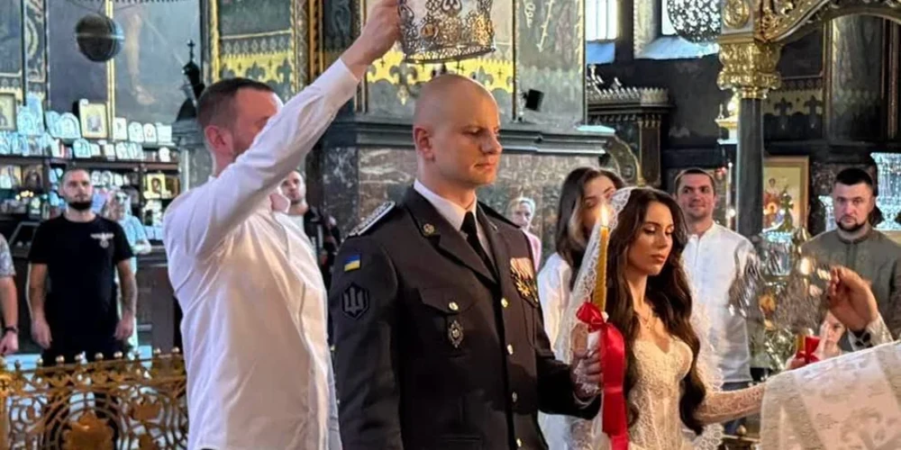 Хто одружився, хто приїхав і хто розповів: вінчання Карася та Швиденко