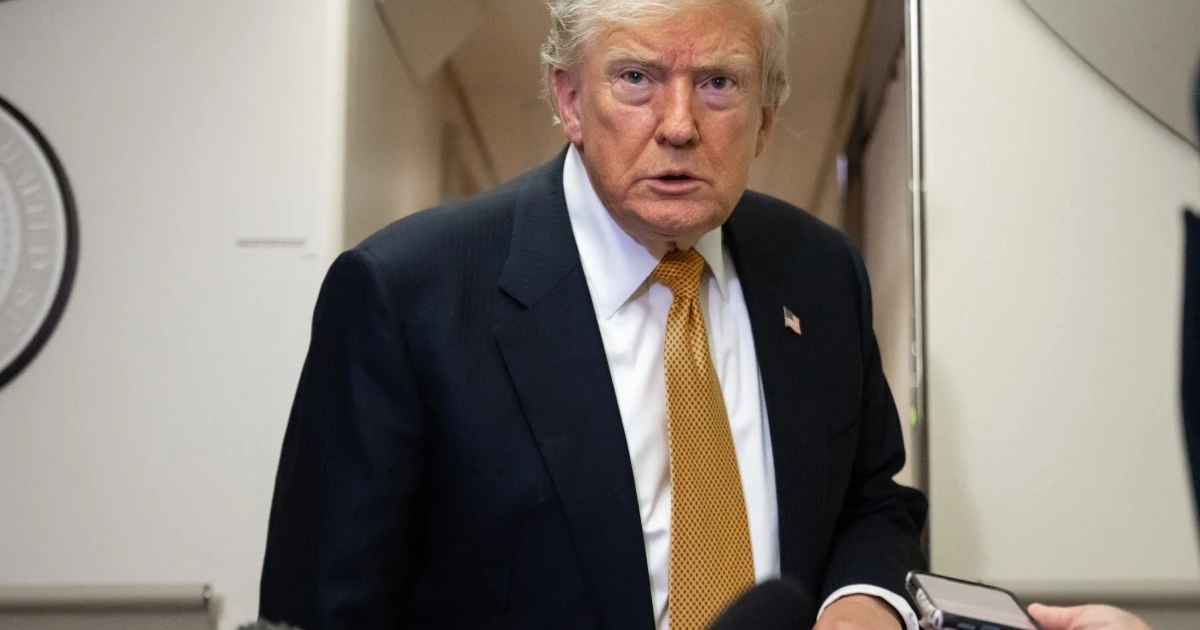 Трамп з гольф-клубу в Ірландії заявив, що Україна має припинити удари по НПЗ Росії