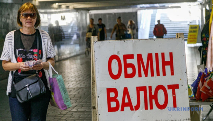 НБУ оприлюднив курс на 24 вересня: гривня відступила перед доларом
