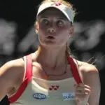 Даяна Ястремська під час матчу першого кола турніру WTA 1000 в Ухані проти Крістіни Букши